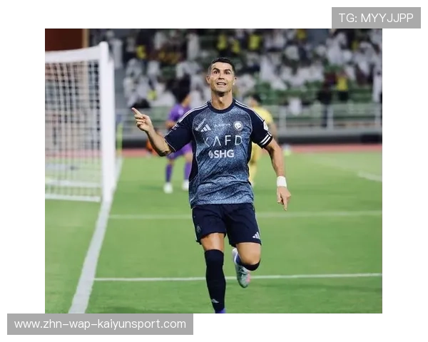 C罗飞身头槌破门，利雅得胜利狂喜