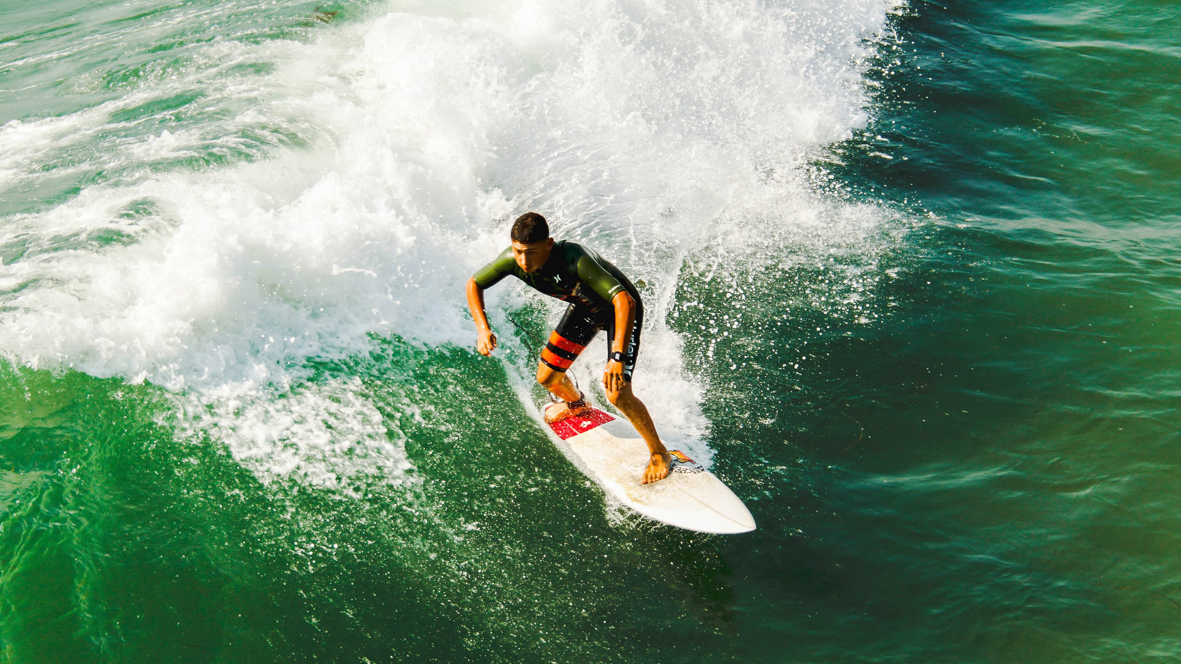 全国田径锦标赛女子3000米新星崭露头角，拼搏精神打动观众，全国田径锦标赛男子3000米
